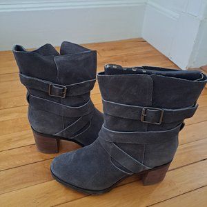 CLARKS Malvet Doris grey boots, size 9M